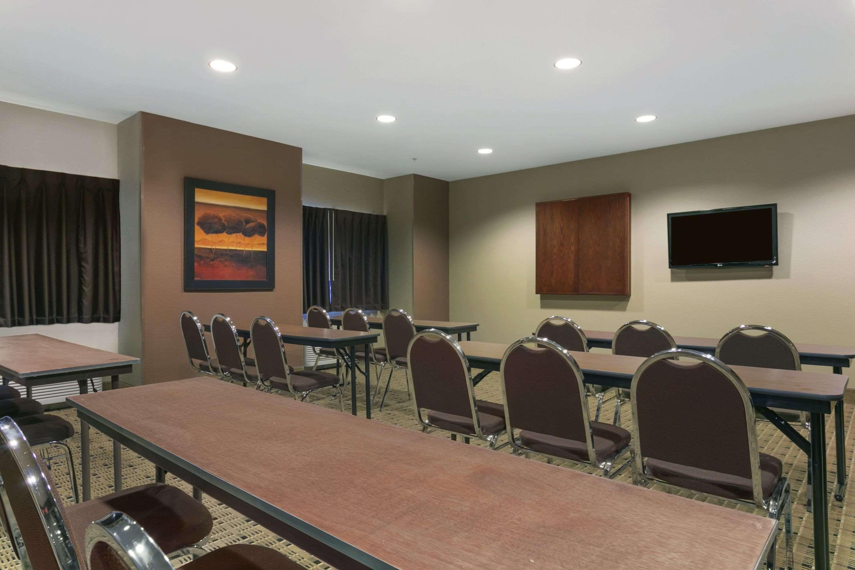 Microtel & By Wyndham Hotel 3*